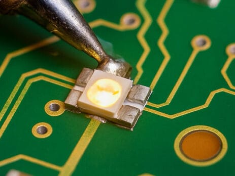 La Saldatura Senza Piombo nei Circuiti Stampati: Vantaggi e Normative
